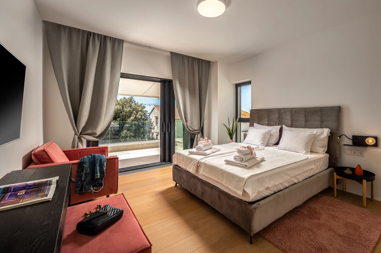 Zadar, Kožino, LUKSUZNA VILA S BAZENOM, 460m2 DRUGI RED DO MORA