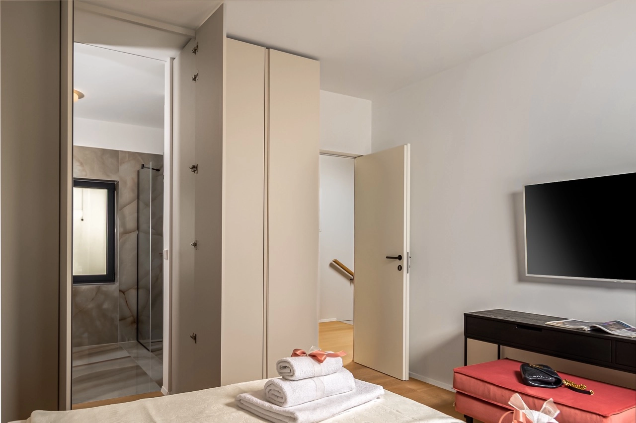 Zadar, Kožino, LUKSUZNA VILA S BAZENOM, 460m2 DRUGI RED DO MORA