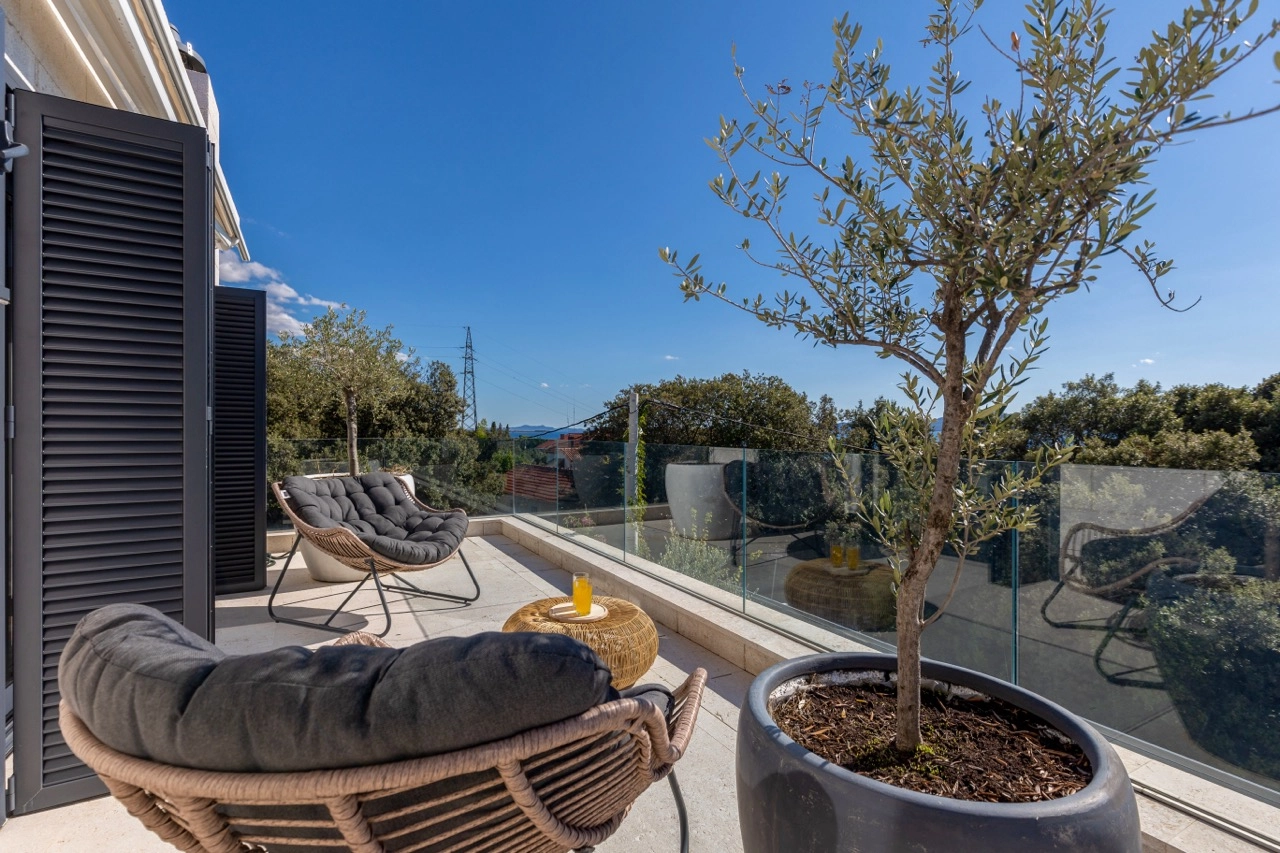 Zadar, Kožino, LUKSUZNA VILA S BAZENOM, 460m2 DRUGI RED DO MORA