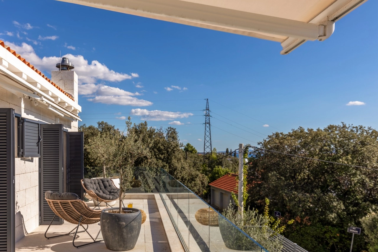 Zadar, Kožino, LUKSUZNA VILA S BAZENOM, 460m2 DRUGI RED DO MORA