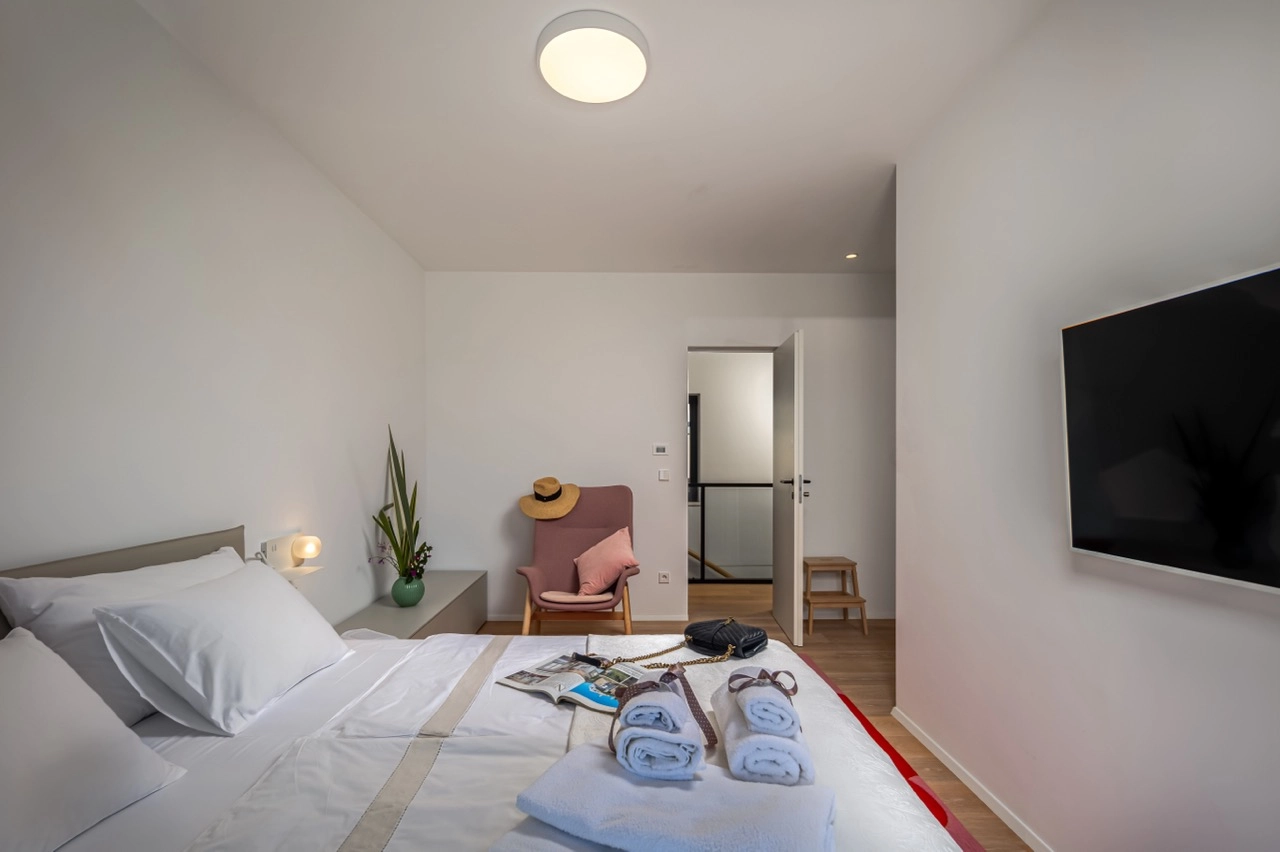 Zadar, Kožino, LUKSUZNA VILA S BAZENOM, 460m2 DRUGI RED DO MORA