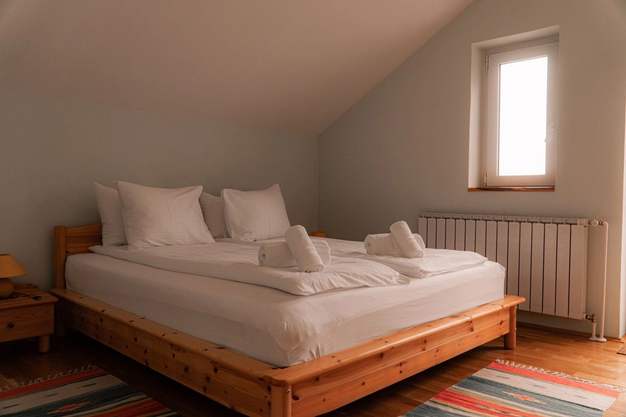 Jastrebarsko, vikendica, 240m2  5400m2 parcela, idealna za investiciju