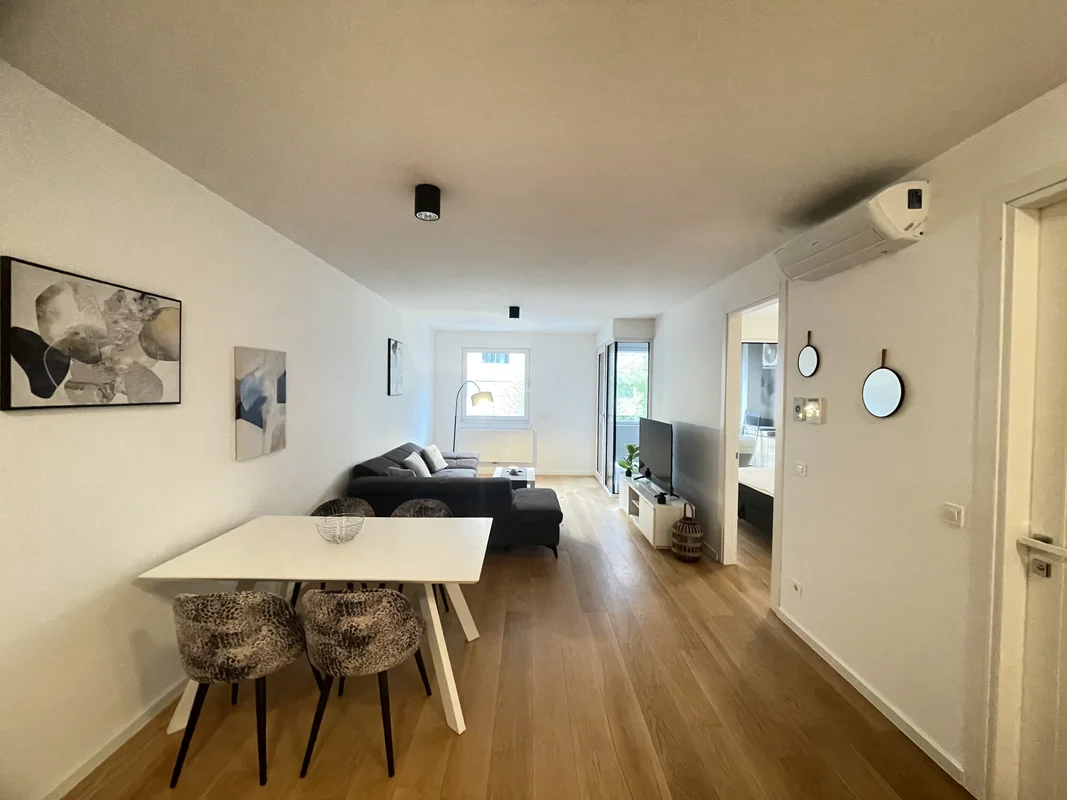 BEZ PROVIZIJE Zagreb, luksuzni stan, trnje, Saras centar,48m2 +parking