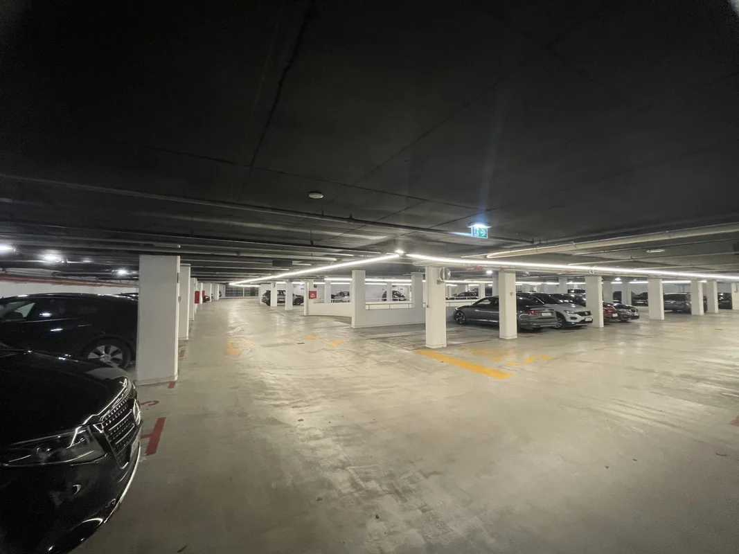 BEZ PROVIZIJE Zagreb, luksuzni stan, trnje, Saras centar,48m2 +parking