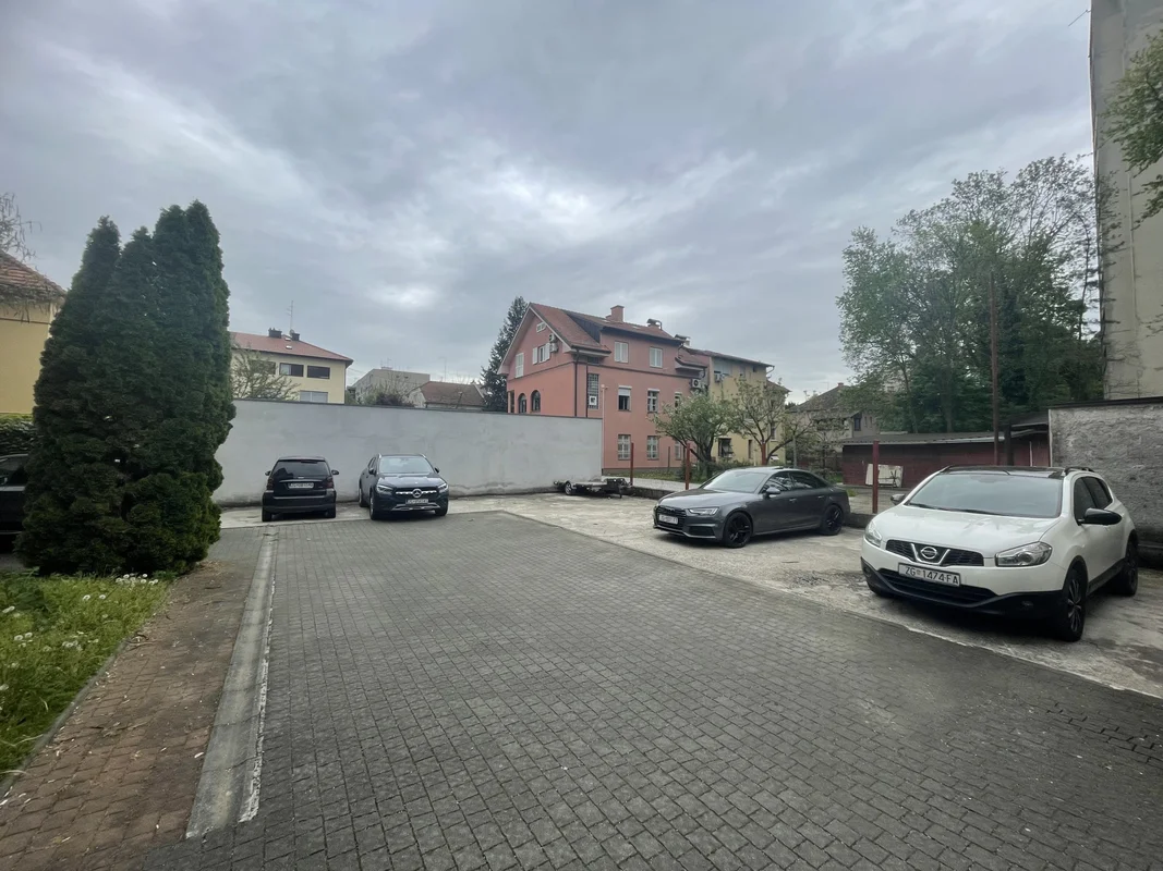 Zagreb, stomatološka ordinacija sa 2 funkcionalne stolice i 2 parkinga