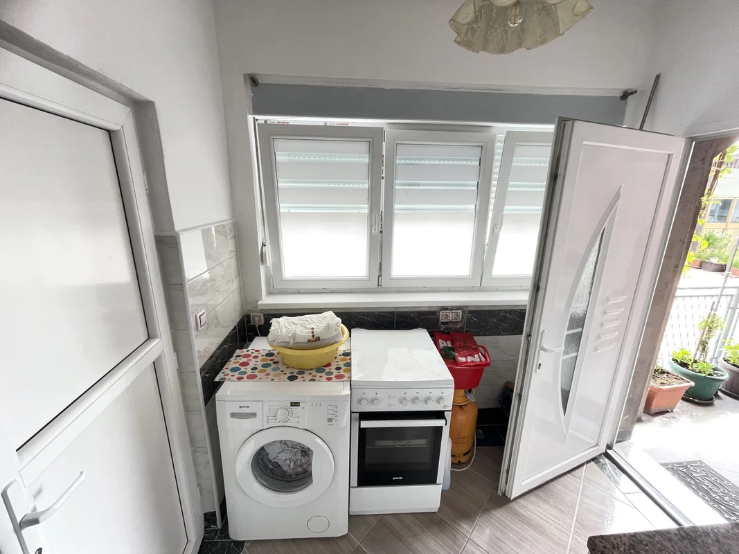 Borongaj, kuća 350 m² – 3 stana + poslovni prostor – odlična lokacija