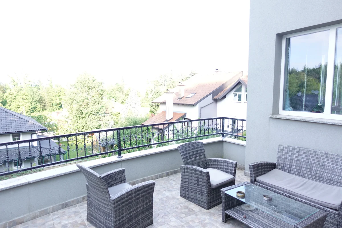 Samobor, vila, 353m2 na zemljištu od 472m2, sa 5 spavaćih soba! 