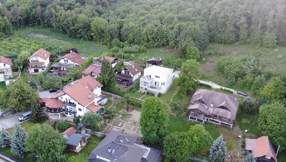 Samobor, vila, 353m2 na zemljištu od 472m2, sa 5 spavaćih soba! 