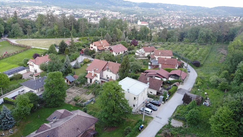 Samobor, vila, 353m2 na zemljištu od 472m2, sa 5 spavaćih soba! 