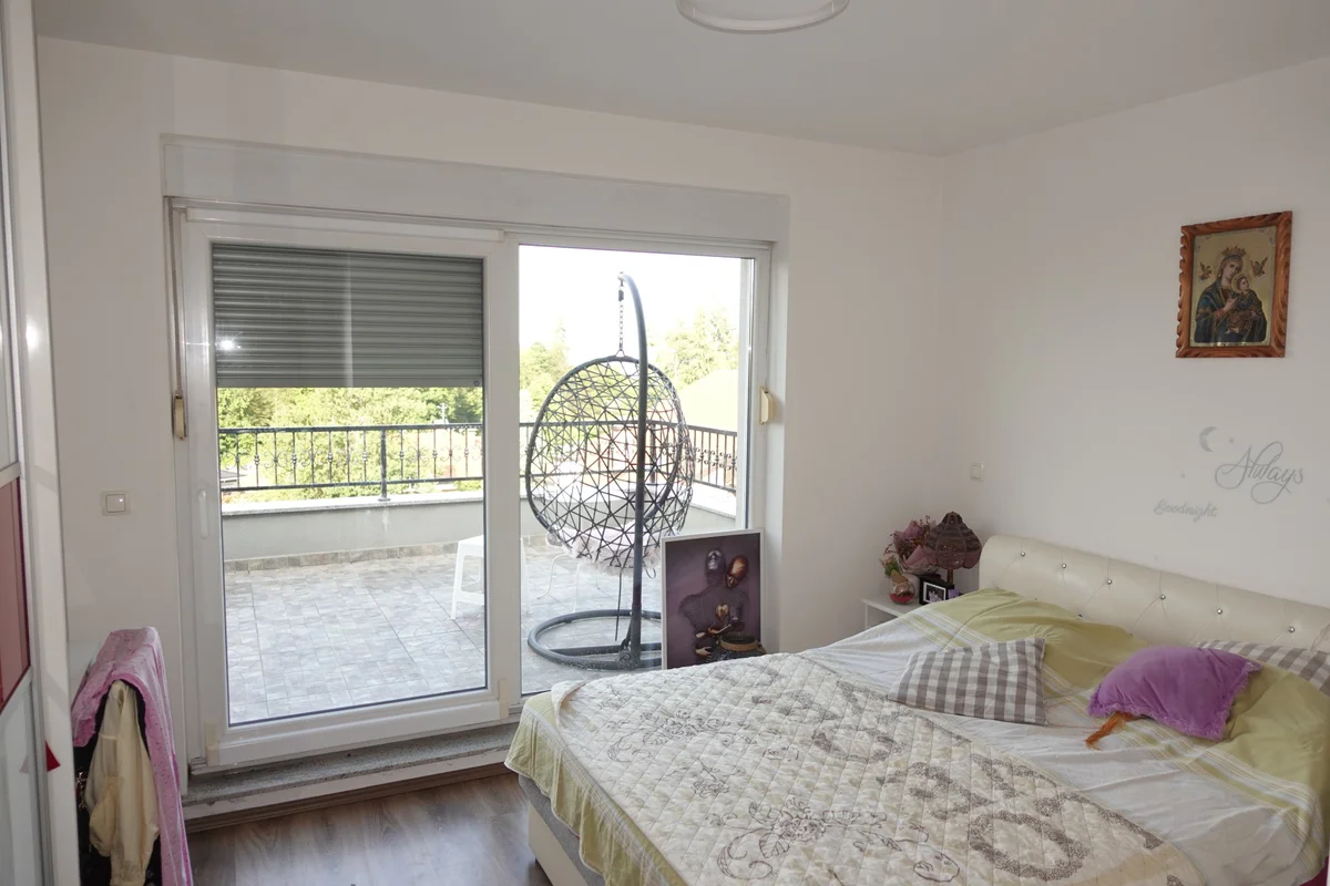 Samobor, vila, 353m2 na zemljištu od 472m2, sa 5 spavaćih soba! 