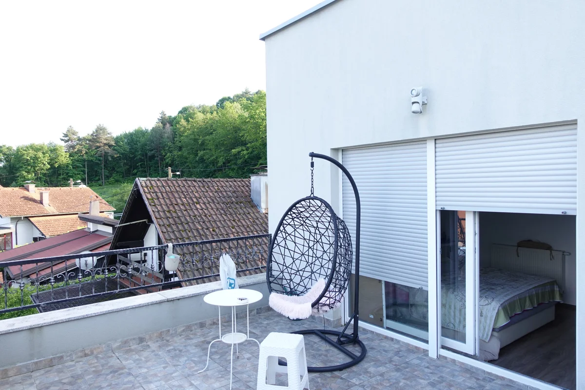 Samobor, vila, 353m2 na zemljištu od 472m2, sa 5 spavaćih soba! 