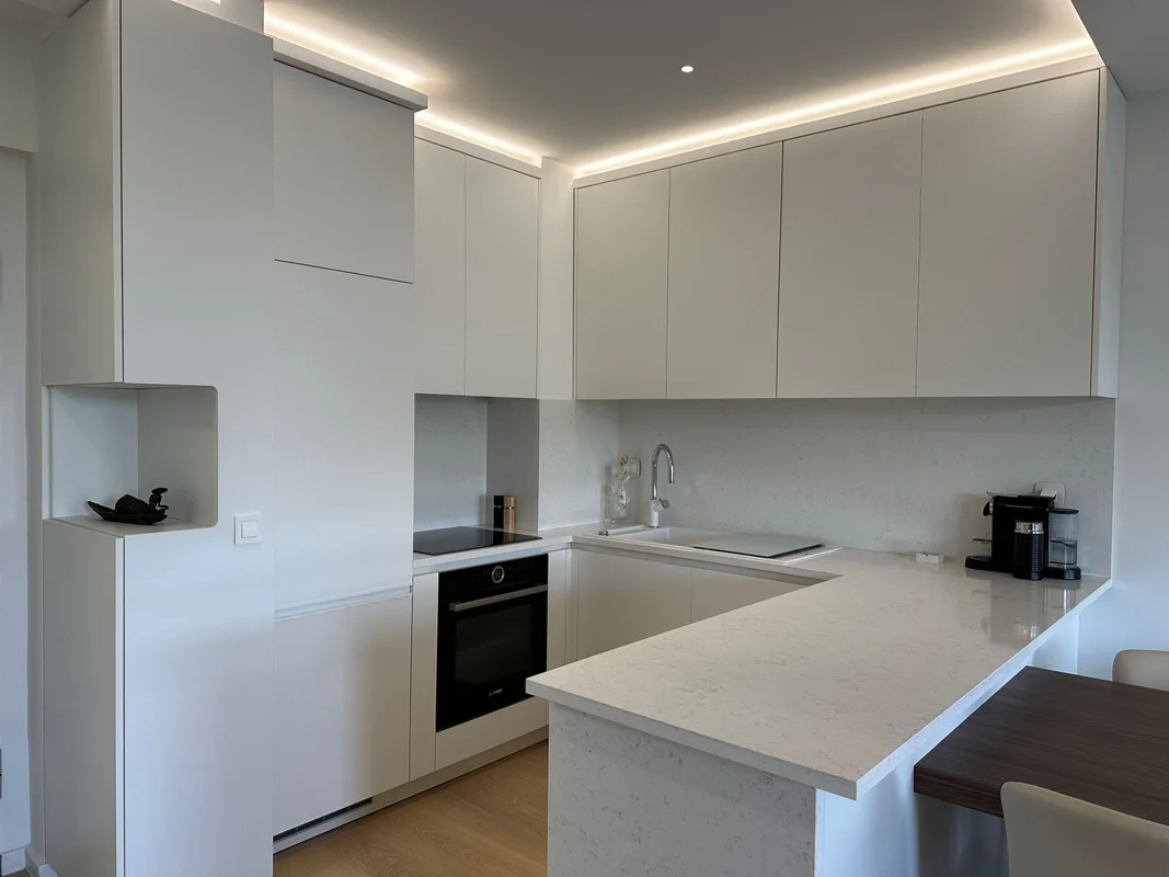 Luksuzni stan, Zagreb, najam, 50m2+ loggia+ garaza! Pogled na fontane!