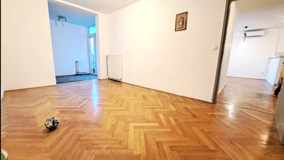 Lanište – miran trosoban stan 69 m², lođa, lift