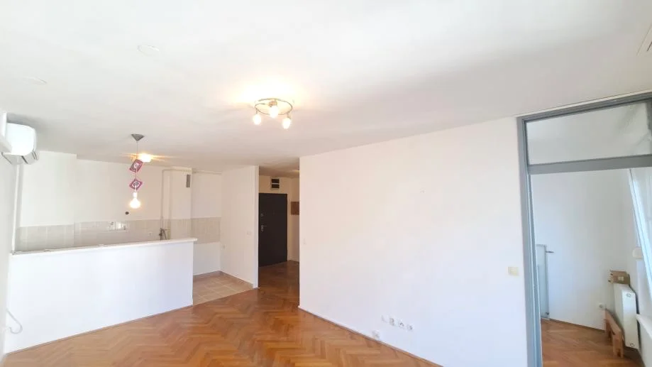 Lanište – miran trosoban stan 69 m², lođa, lift