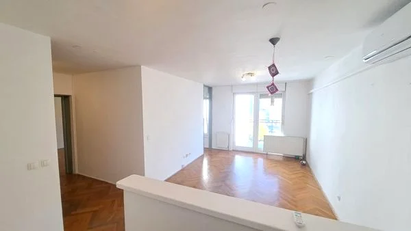 Lanište – miran trosoban stan 69 m², lođa, lift