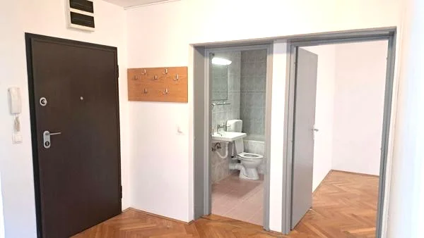 Lanište – miran trosoban stan 69 m², lođa, lift