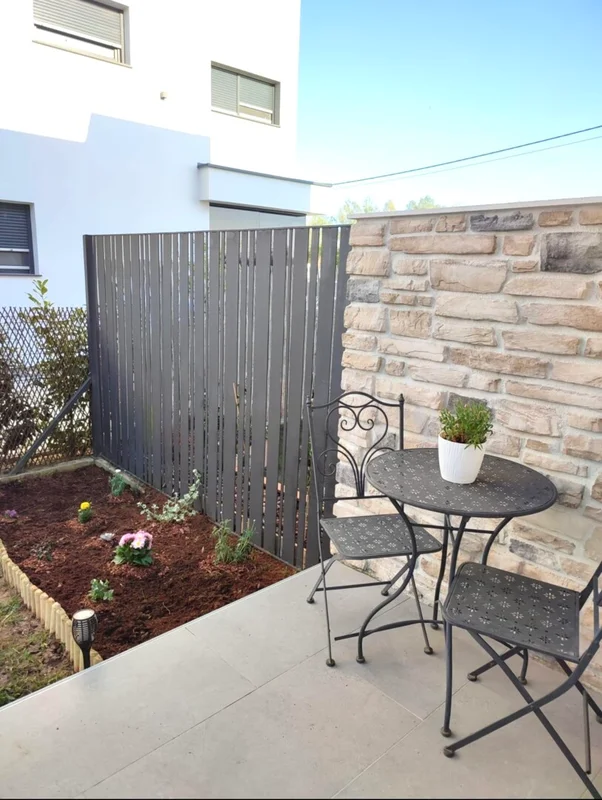 Moderan obiteljski stan s vrtom i niskim režijama – Dugo Selo