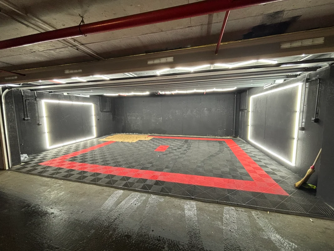 Moderna garaža 40 m² – Hörmann vrata, video nadzor