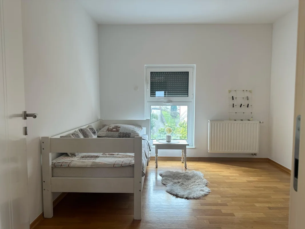 Najam, Zagreb, Maksimir stan sa 100m2, 3 spavaće sobe te dva parkinga!