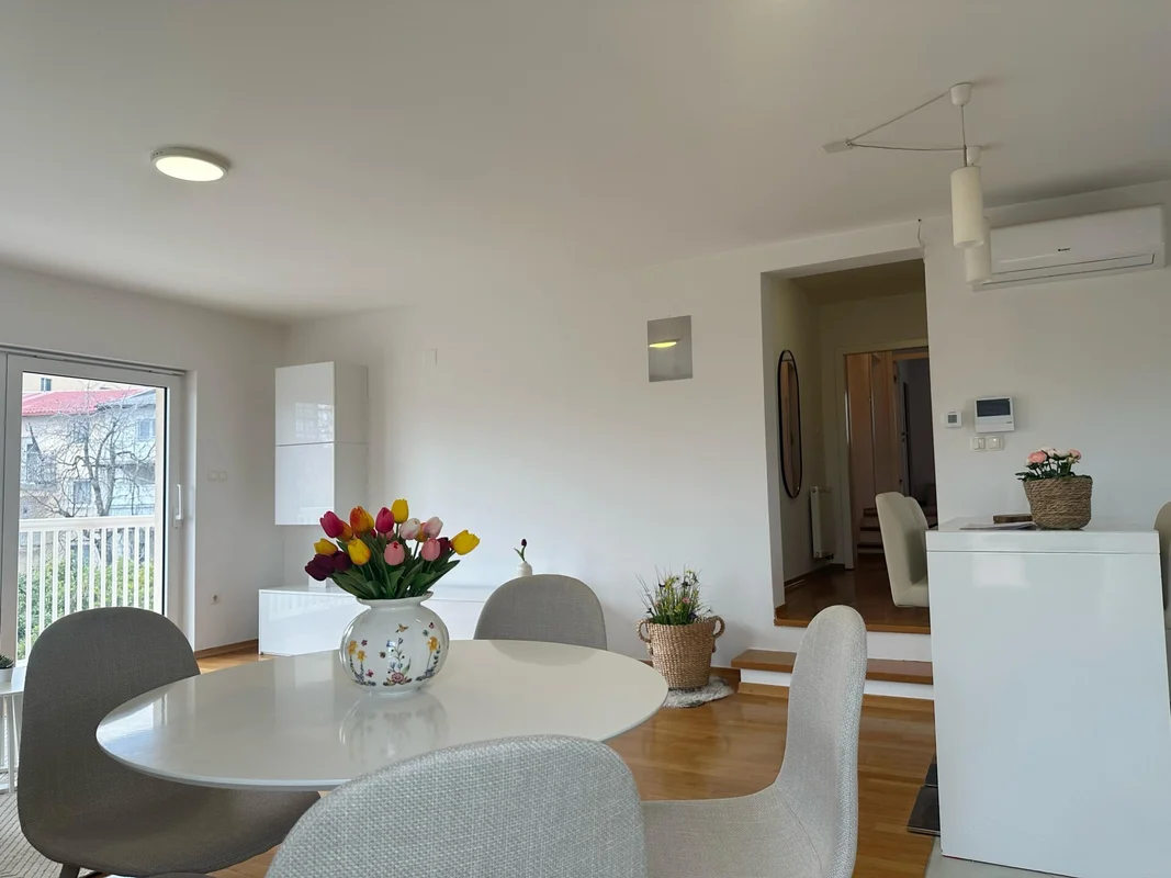 Najam, Zagreb, Maksimir stan sa 100m2, 3 spavaće sobe te dva parkinga!