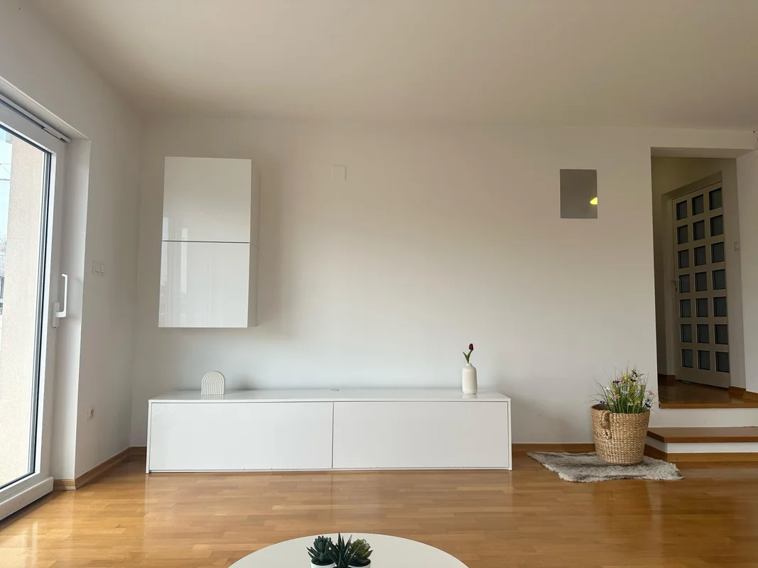 Najam, Zagreb, Maksimir stan sa 100m2, 3 spavaće sobe te dva parkinga!