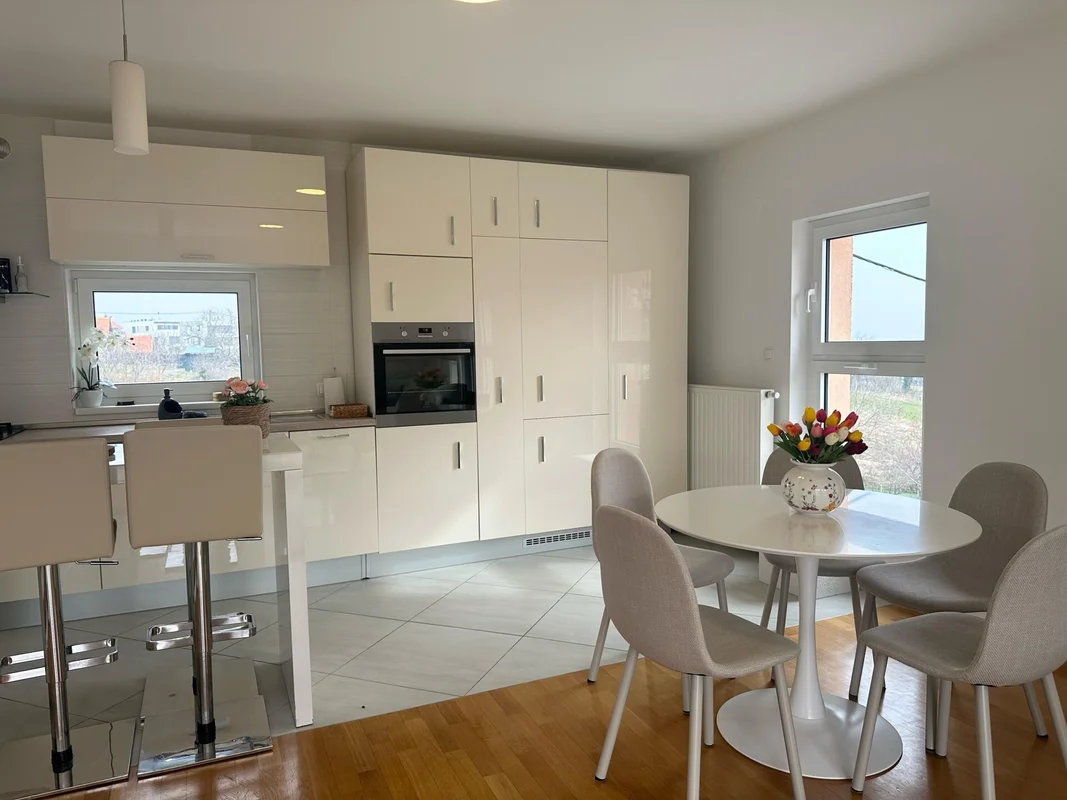 Najam, Zagreb, Maksimir stan sa 100m2, 3 spavaće sobe te dva parkinga!