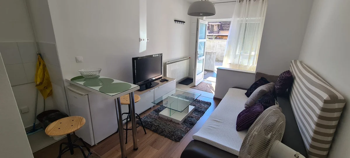 Prostran stan 89,6 m² u Donjoj Dubravi, parking, uređen i adaptiran