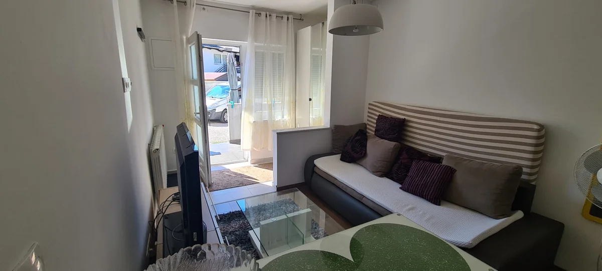 Prostran stan 89,6 m² u Donjoj Dubravi, parking, uređen i adaptiran