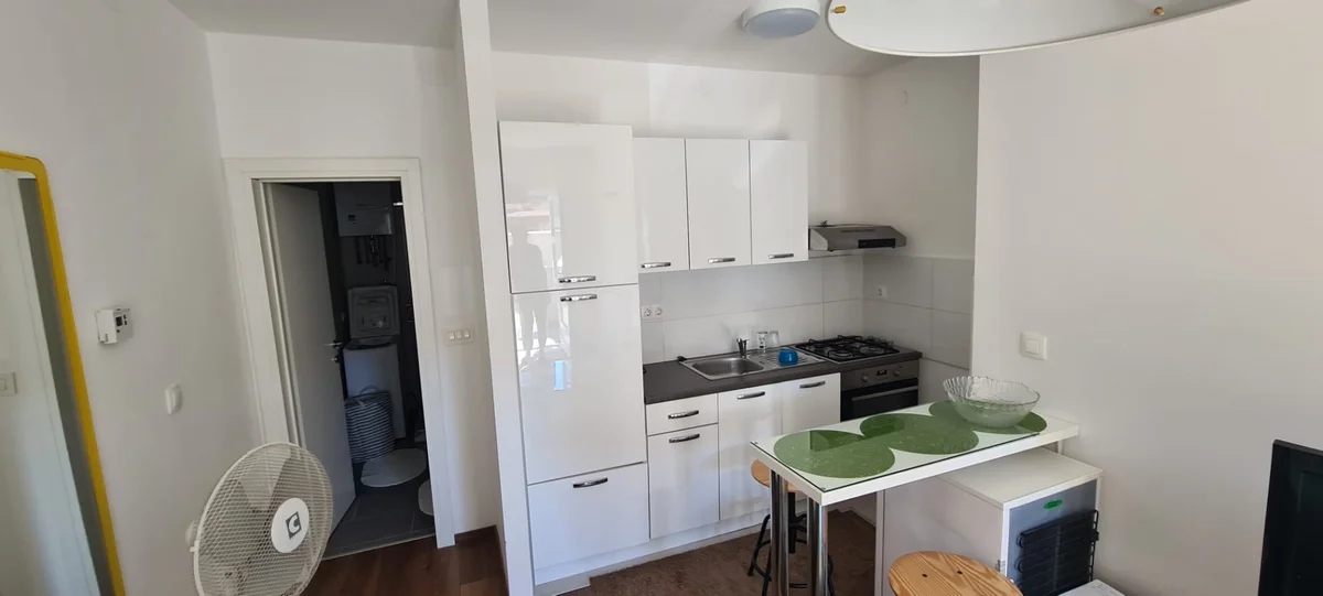 Prostran stan 89,6 m² u Donjoj Dubravi, parking, uređen i adaptiran