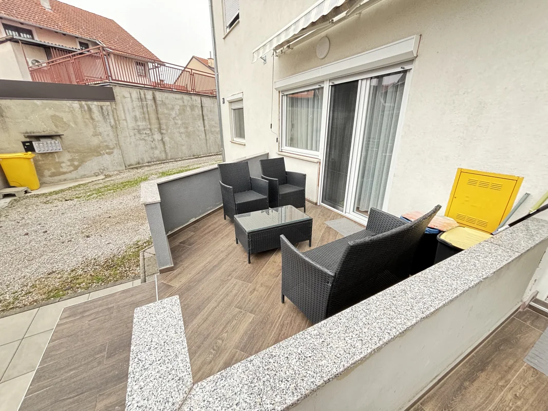 Prostran stan 89,6 m² u Donjoj Dubravi, parking, uređen i adaptiran