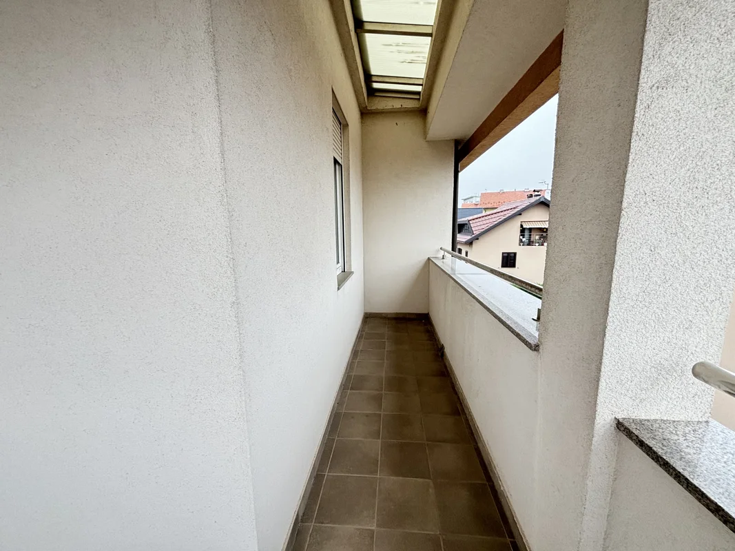 Iznajmljuje se luksuzni penthouse s terasom i panoramom – Bijenik