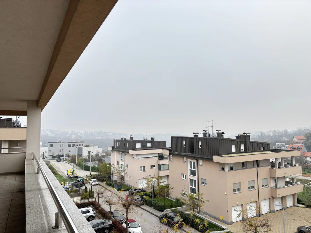 Iznajmljuje se luksuzni penthouse s terasom i panoramom – Bijenik