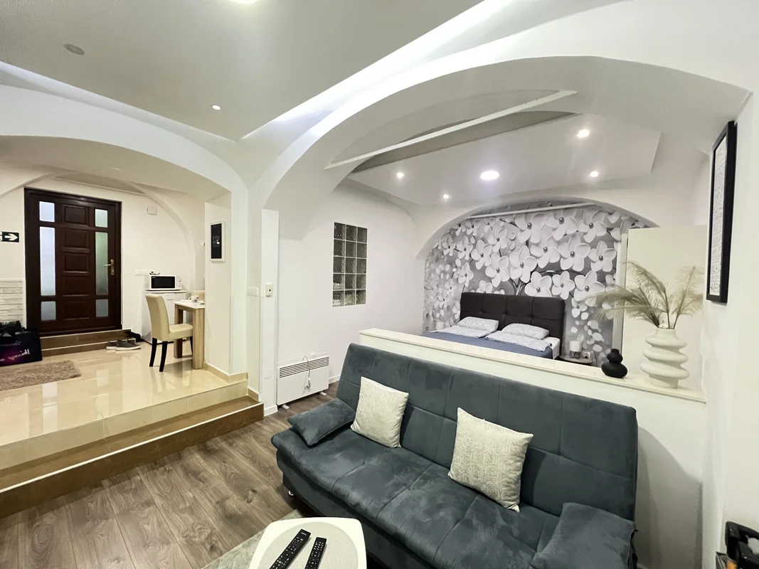 Stan, centar, TKALČIĆEVA ULICA, 38m2 + tavan!! ADAPTIRAN!!