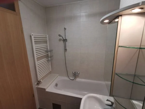 Prostran 4-soban stan s loggiom i garažom – Vrapče, Bolnička cesta