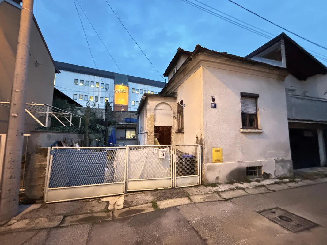 Građevinsko zemljište s objektom za rušenje – Donje Svetice