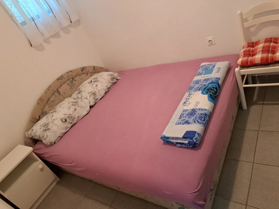 Apartman u Pakoštanama s velikom terasom – blizu mora
