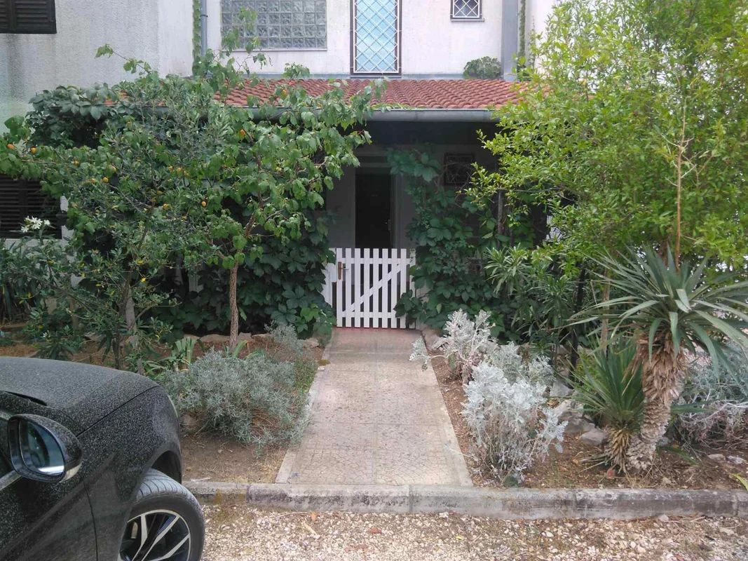 Apartman u Pakoštanama s velikom terasom – blizu mora