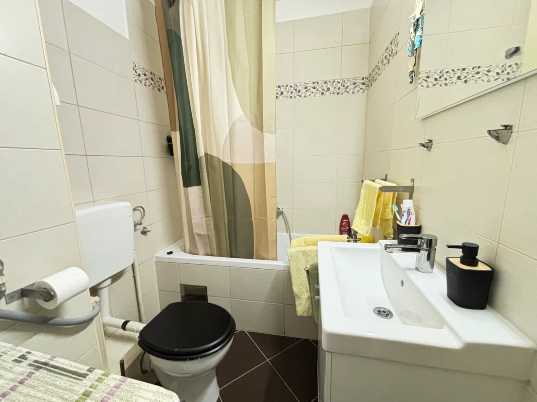 Srednjaci – komforan i obnovljen 2-soban stan 60 m² s loggiom