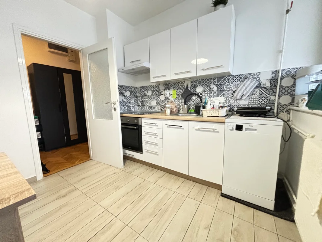 Srednjaci – komforan i obnovljen 2-soban stan 60 m² s loggiom