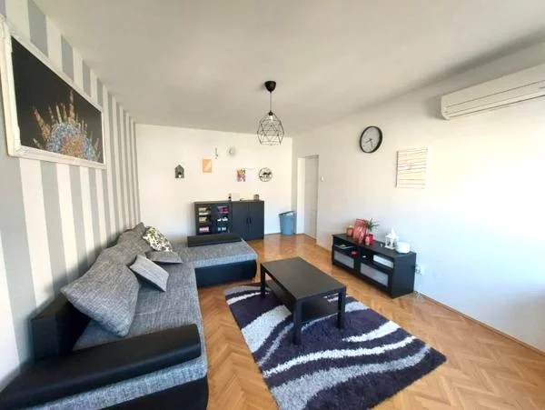 Srednjaci – komforan i obnovljen 2-soban stan 60 m² s loggiom