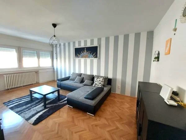 Srednjaci – komforan i obnovljen 2-soban stan 60 m² s loggiom