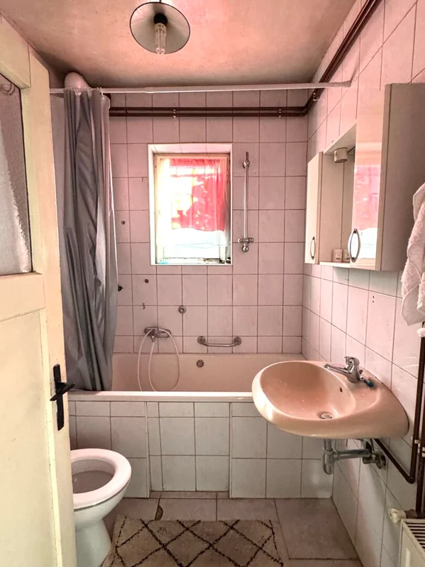 Smještaj za radne timove u Donjoj Dubravi – kuća s garažom