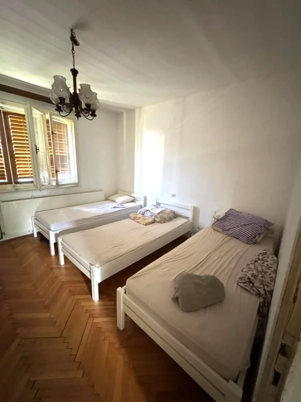 Smještaj za radne timove u Donjoj Dubravi – kuća s garažom