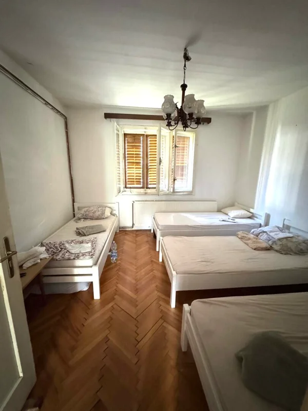 Smještaj za radne timove u Donjoj Dubravi – kuća s garažom