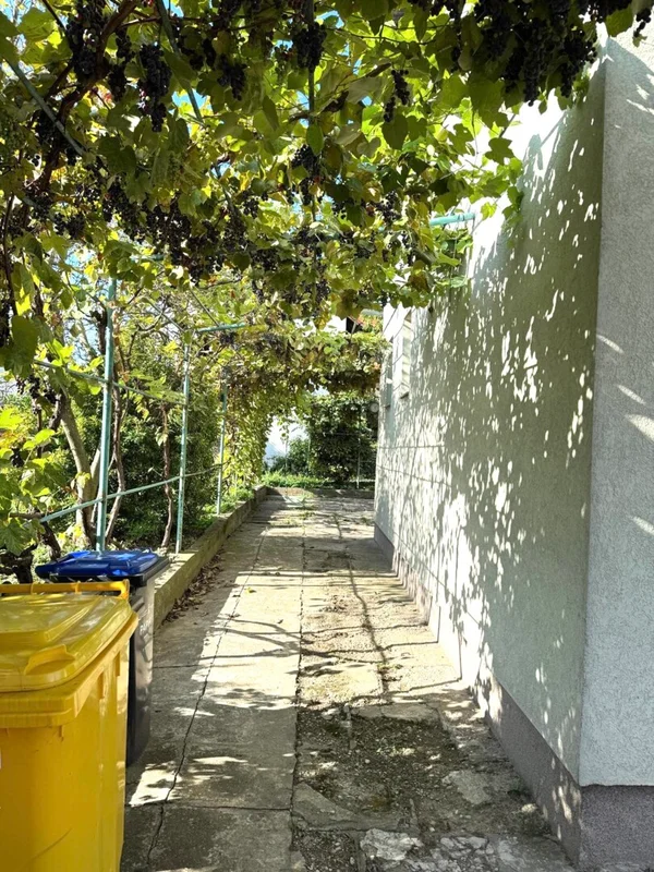 Smještaj za radne timove u Donjoj Dubravi – kuća s garažom