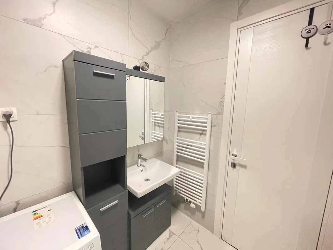 Moderno uređen 85 m² stan u Španskom – odlična lokacija!