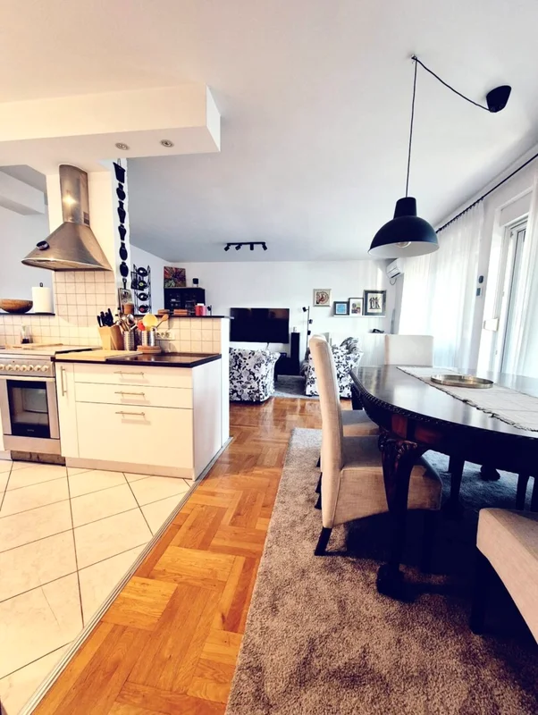 Ekskluzivan stan 105 m² s terasom i parkingom, zadnji kat, Podsused