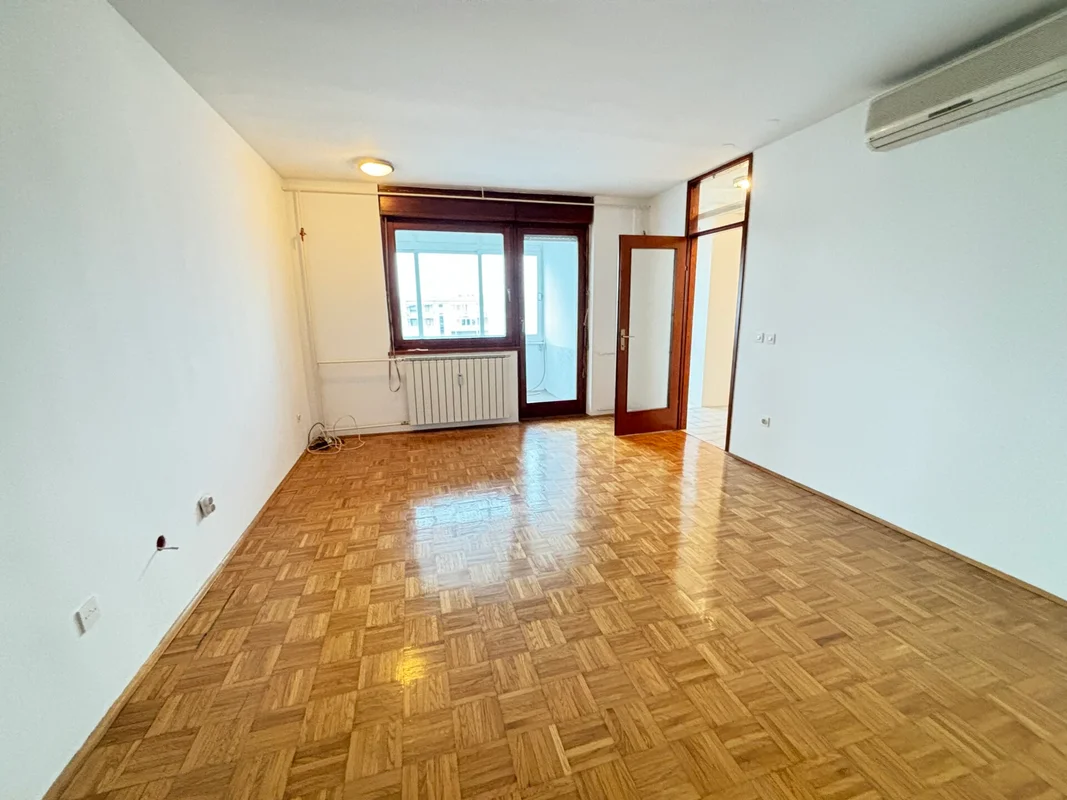 Prostran stan 80 m² s 2 zatvorena balkona, Lanište – odlična lokacija