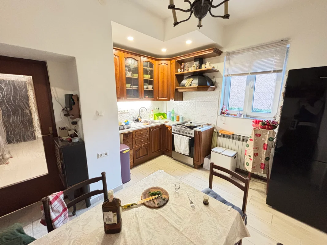 Stan 84 m² u prizemlju, neposredno uz Zelengaj i Britanac